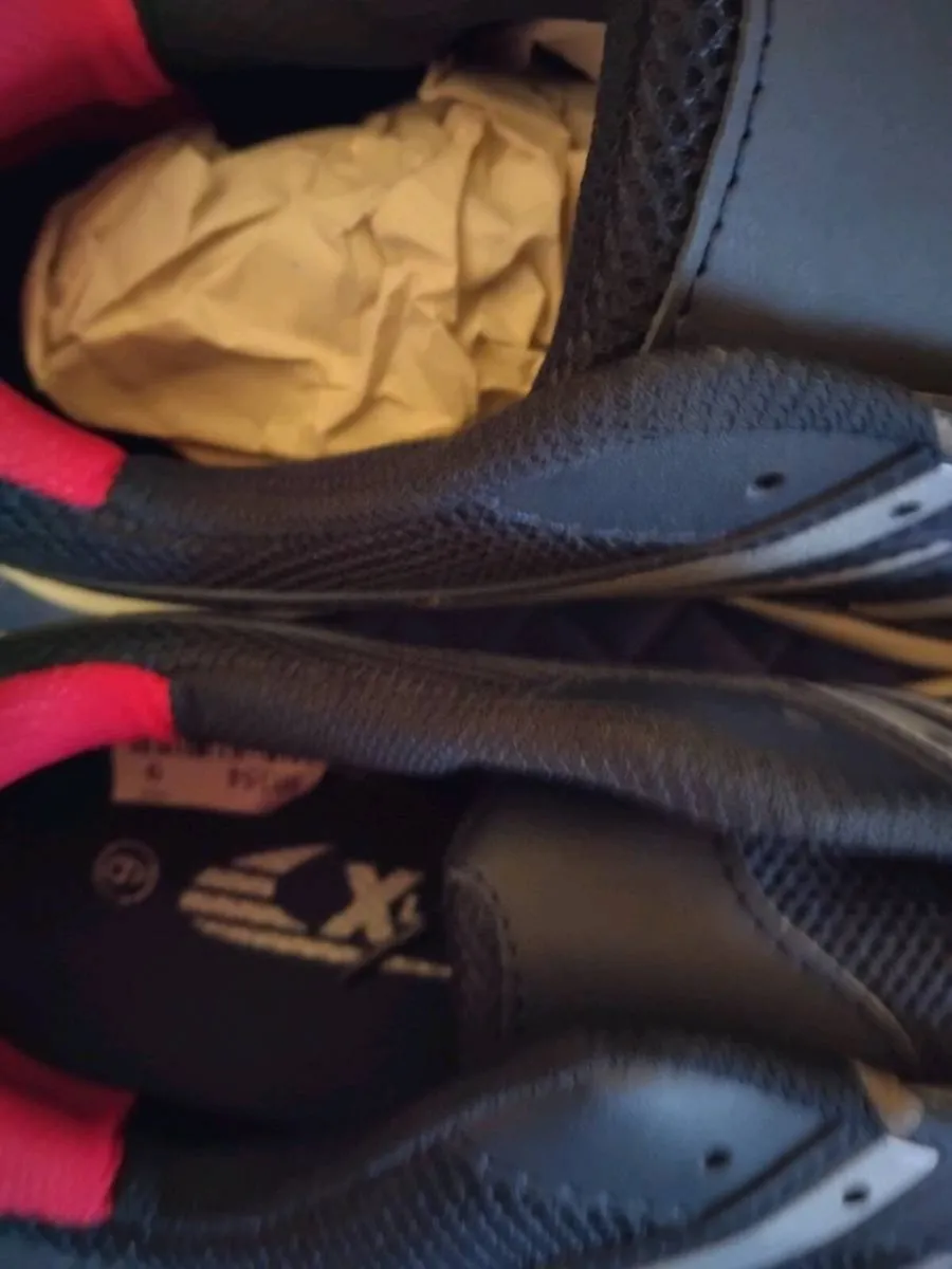 2 pairs of new Men's trainers size 9 E10 - Image 4
