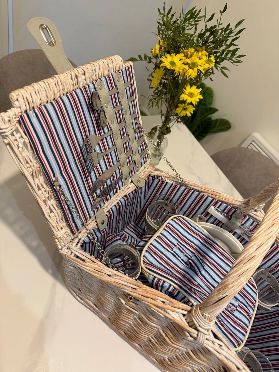 Picnic basket - Image 2