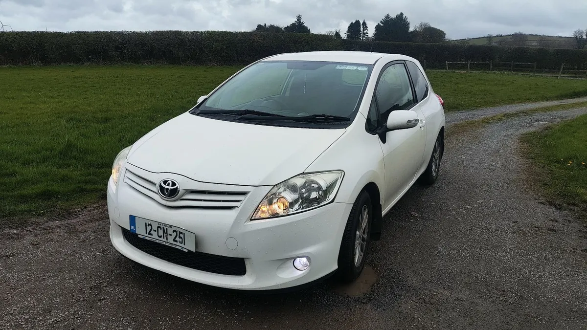 Toyota Auris 2012 - Image 1