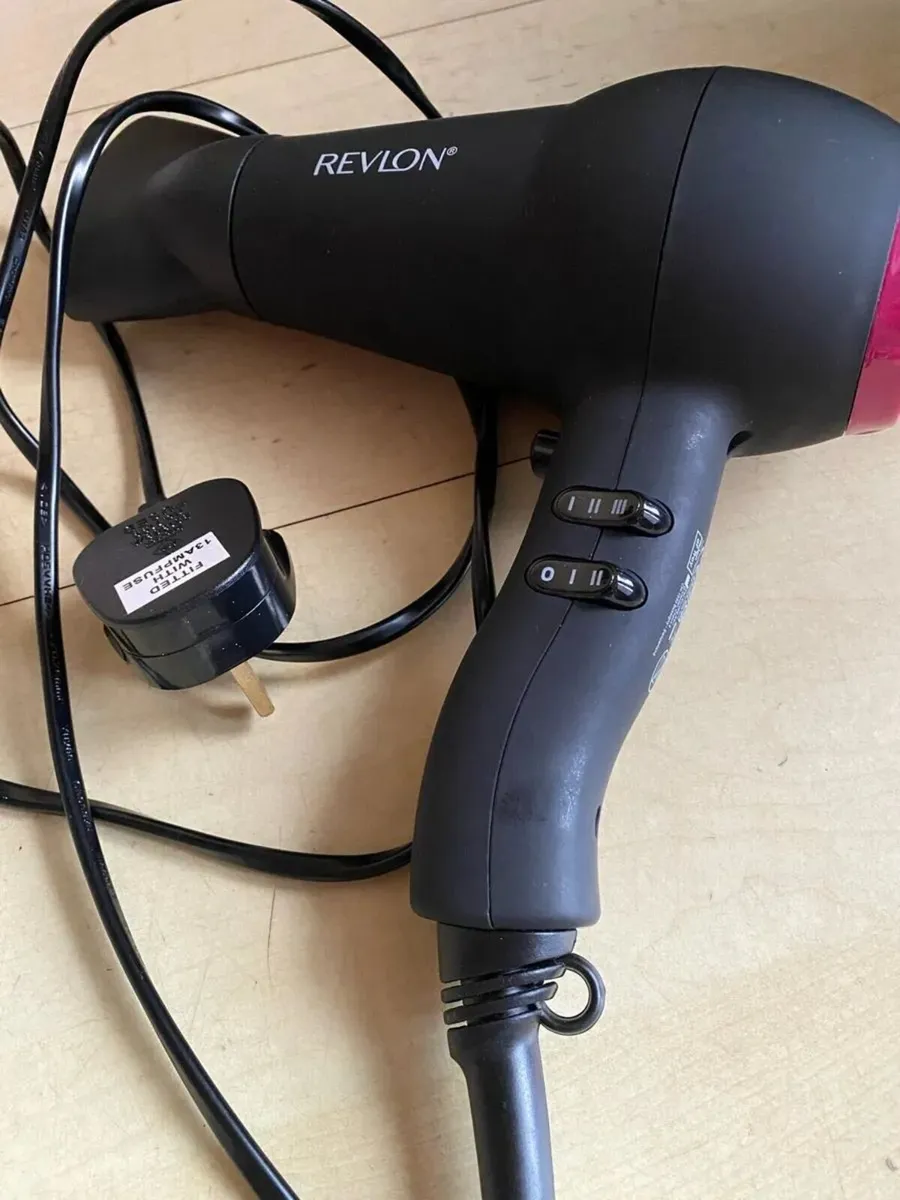 Revlon Hairdryer 2000 Watts with Hanging Loop - Image 2