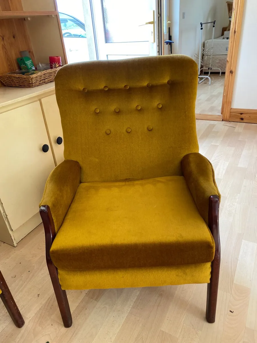 Free .. Vintage sofa and armchairs - Image 3