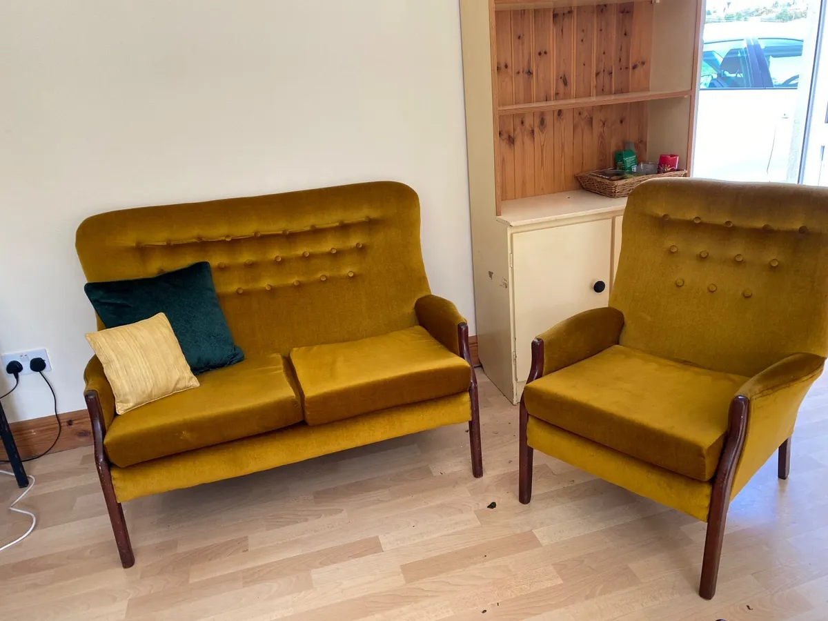 Free .. Vintage sofa and armchairs - Image 4