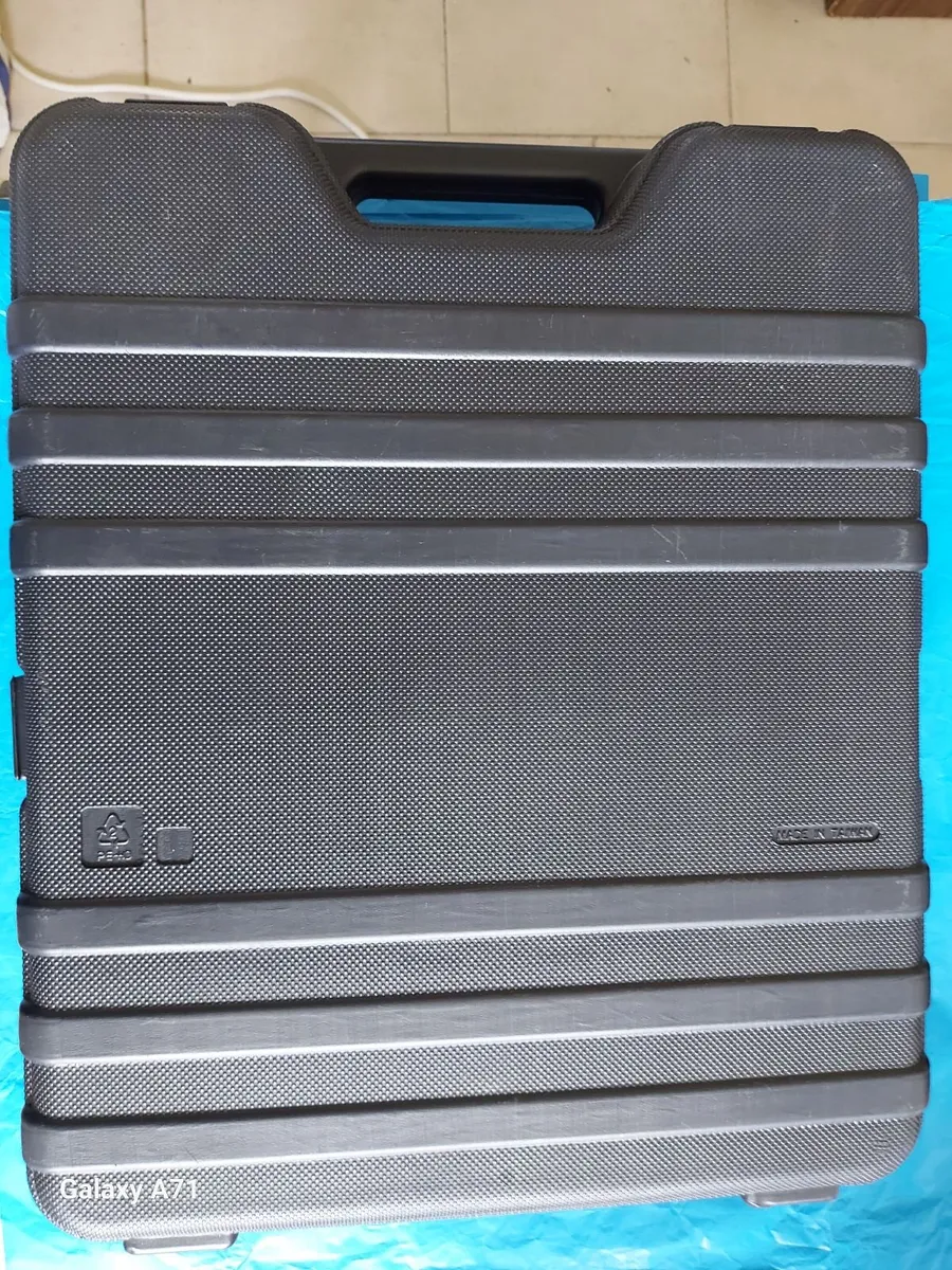 Satellite Dish with accessories in Carry Case - Image 3