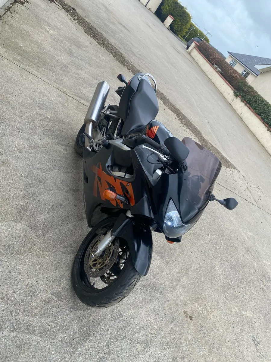 Honda CBR 600F4 - Image 1