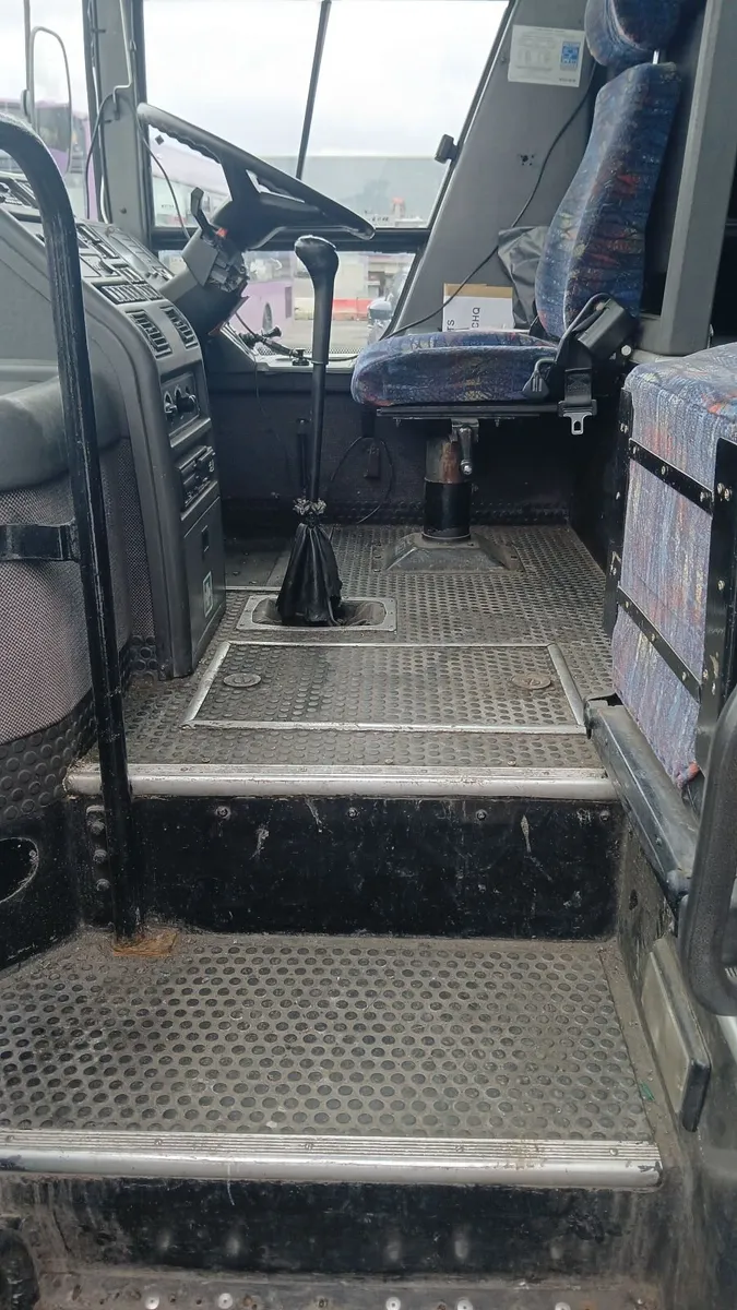 Volvo 400 Series 1995 - Image 4