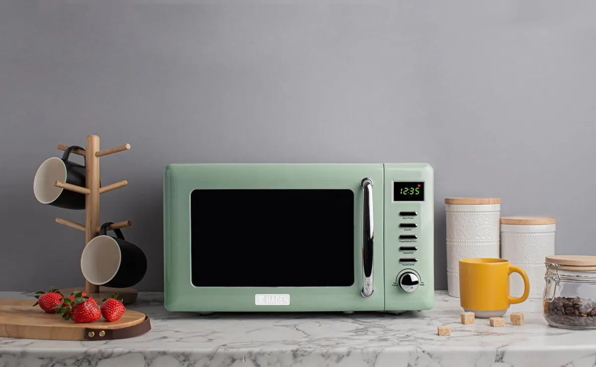 Cotswold Green Microwave Oven – 800W Retro Design - Image 2