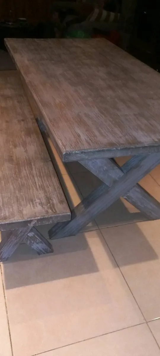 Dining table - Image 1