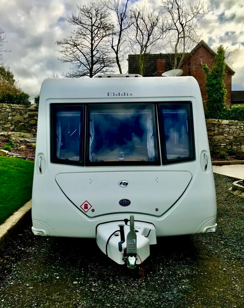 2009 Elddis Avante 556 Touring Caravan - Image 1