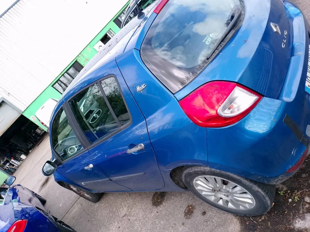 Renault Clio 2010 read add - Image 2