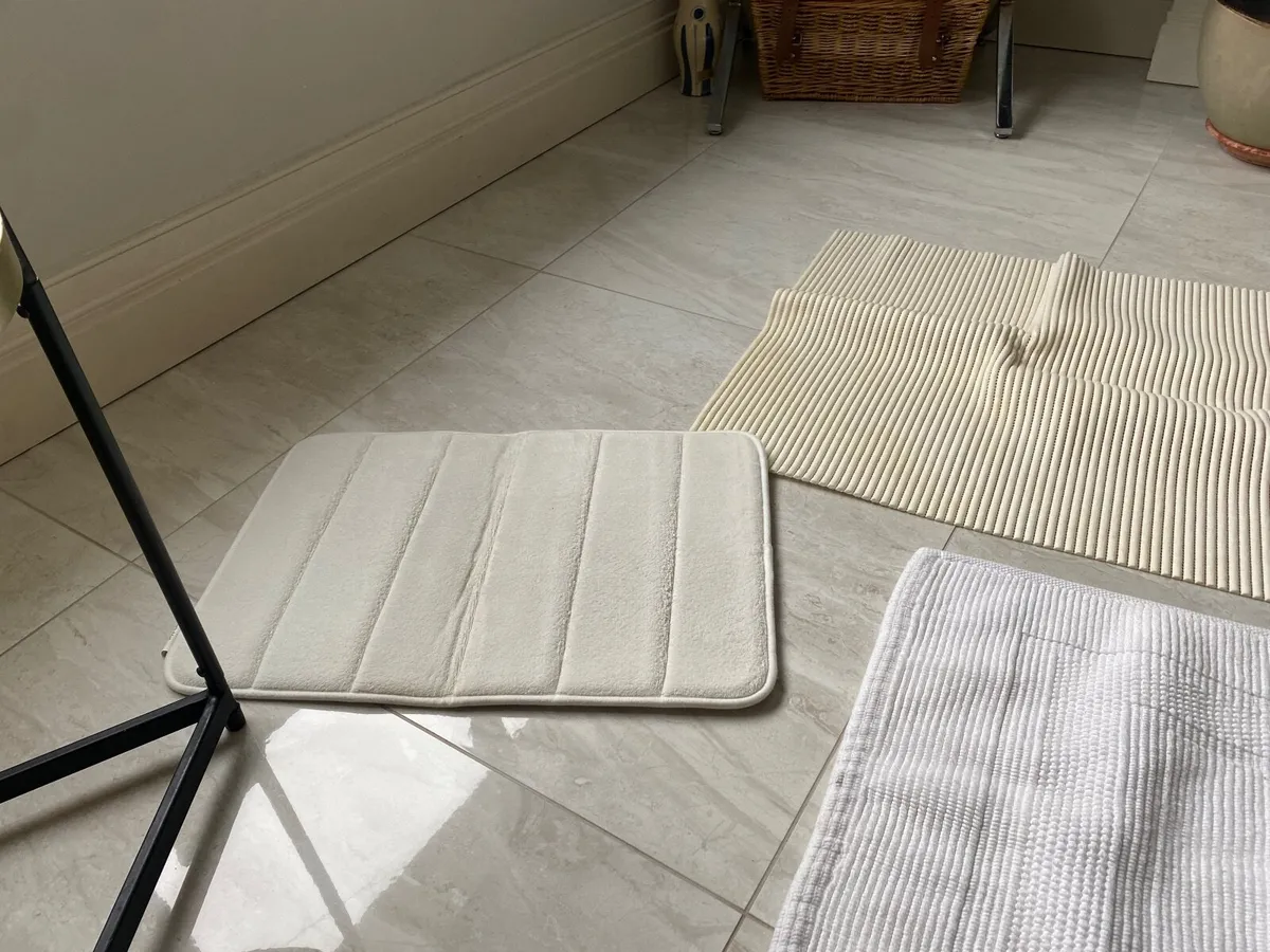 Shower mats - Image 1
