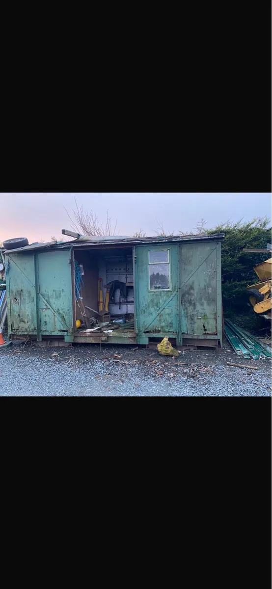 1930s railway cabin - Image 1