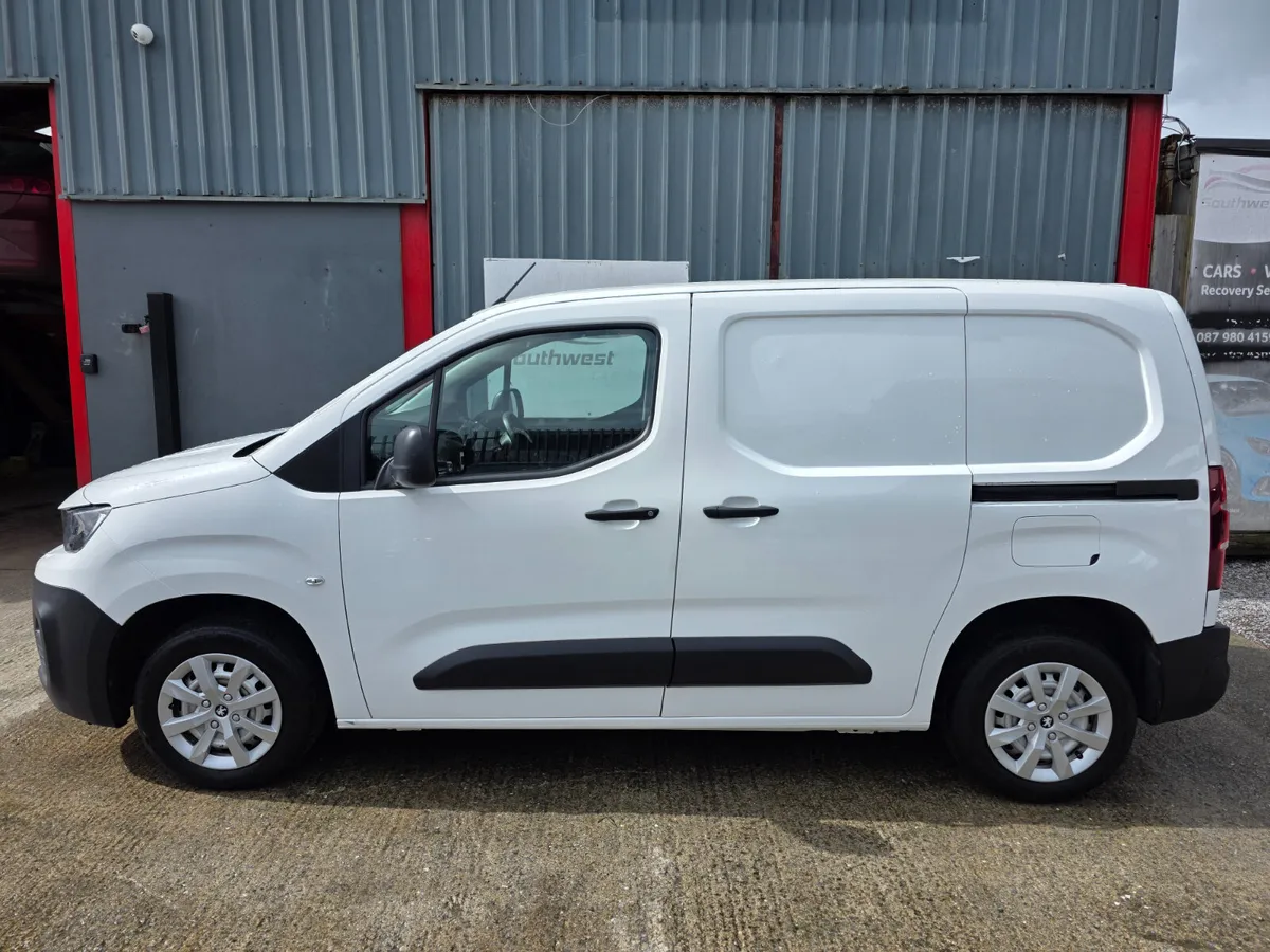 2022 (221) Peugeot Partner **DOE 01-27** - Image 4
