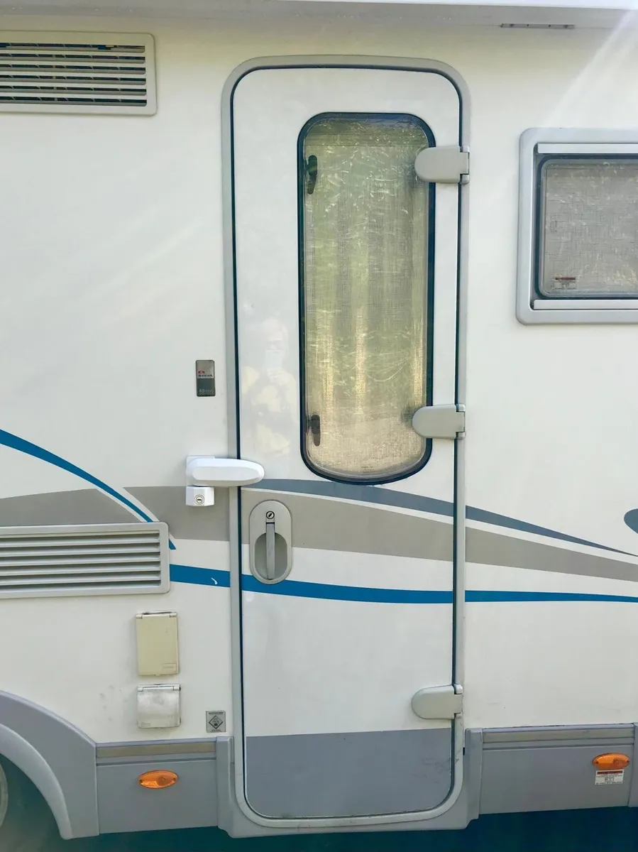 Renault 2.5ltr Adria Izola S687SP - Image 2