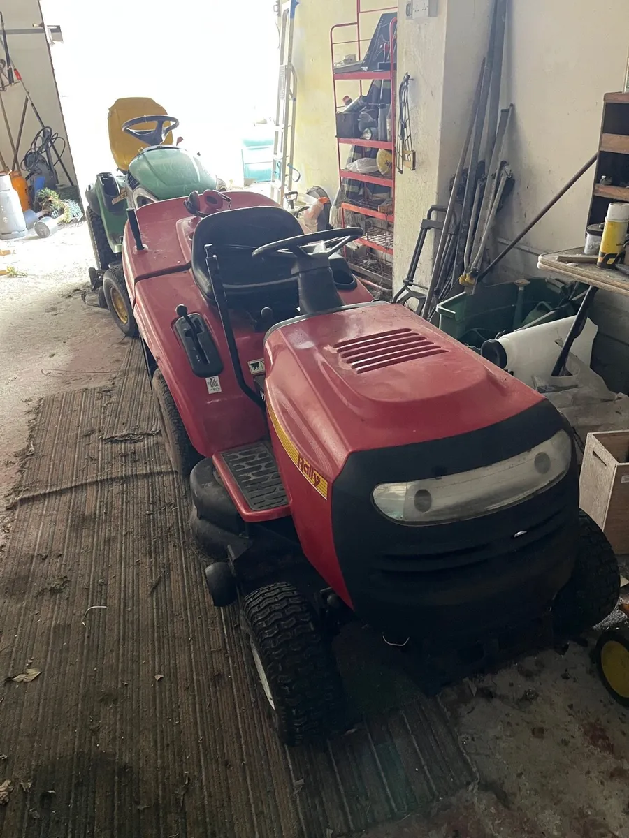 Ride on lawnmower - Image 1