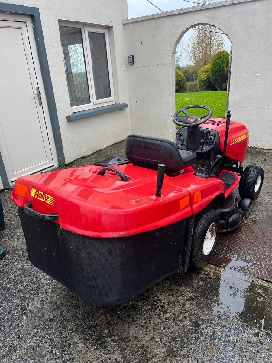 Ride on lawnmower - Image 3