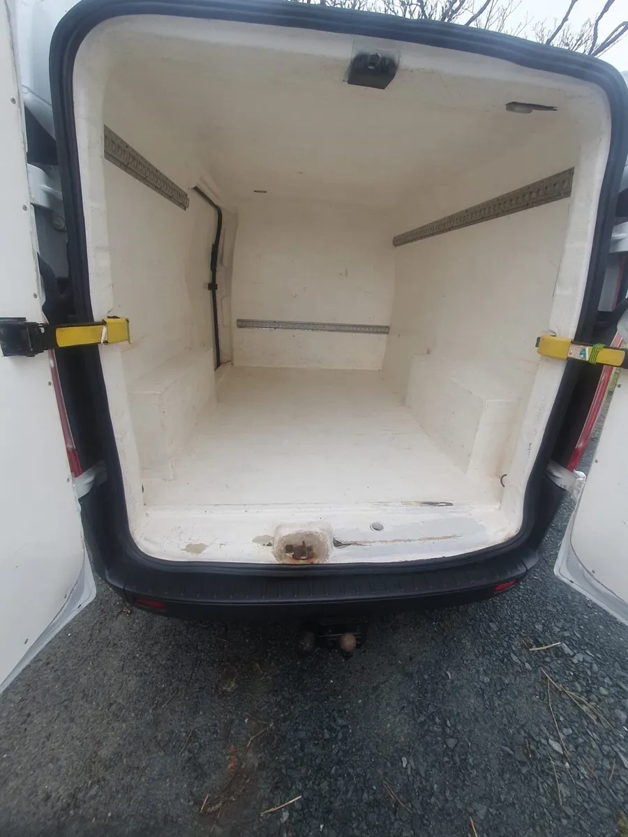 Ford Custom - Image 3