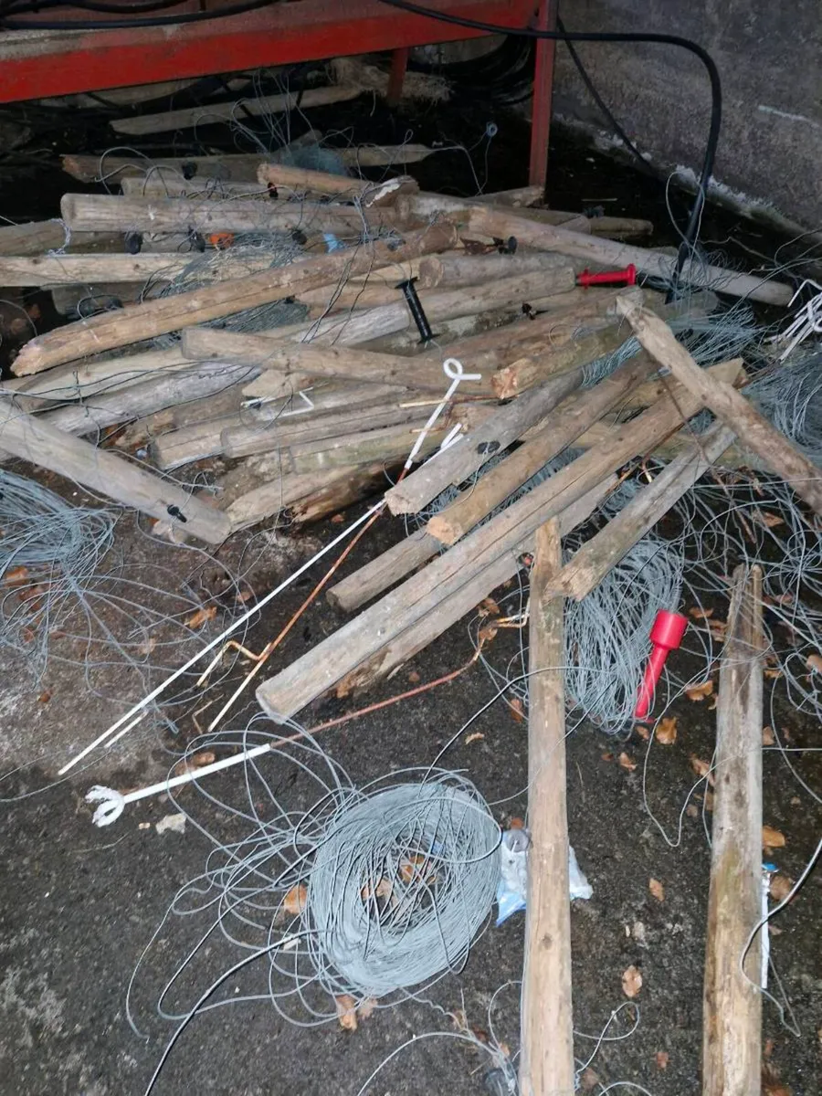 Stakes , posts - Image 2