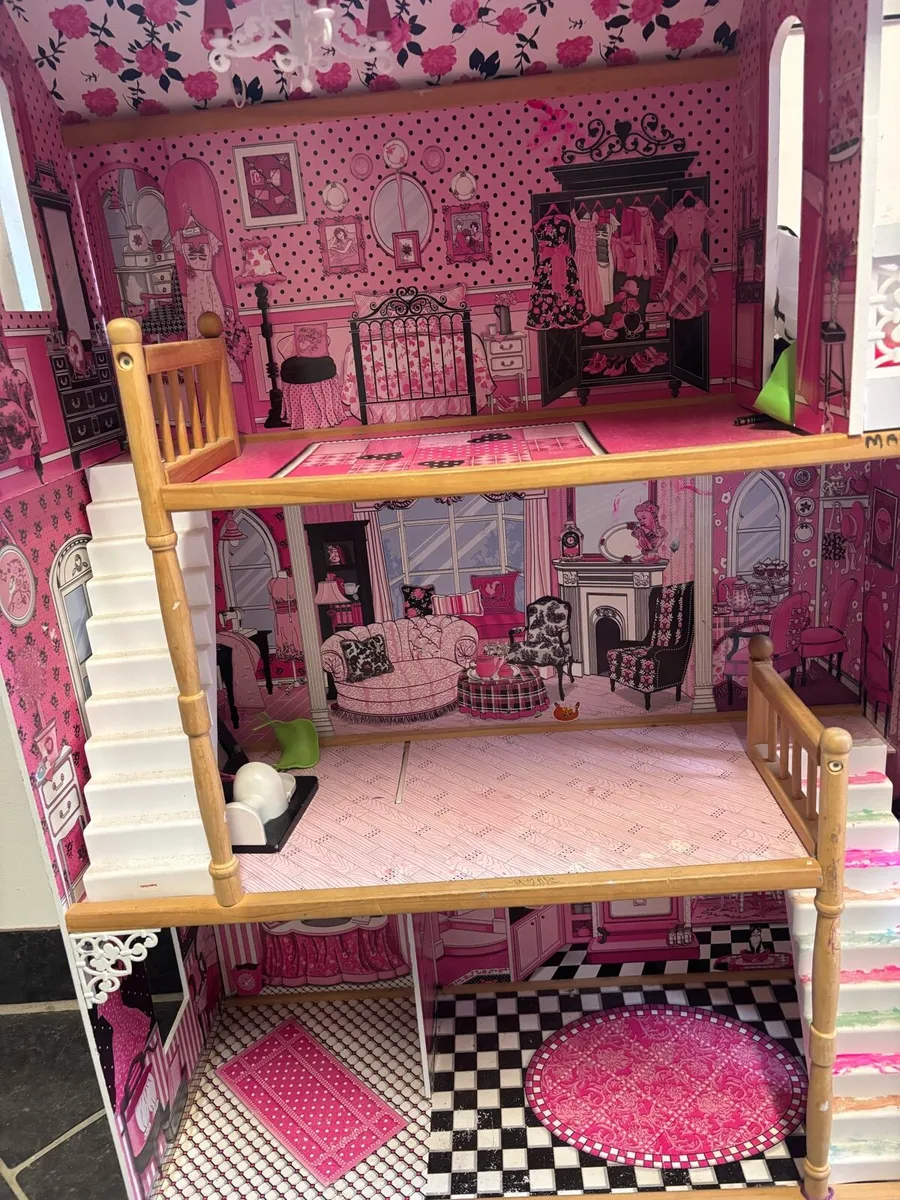 Dolls house - Image 1