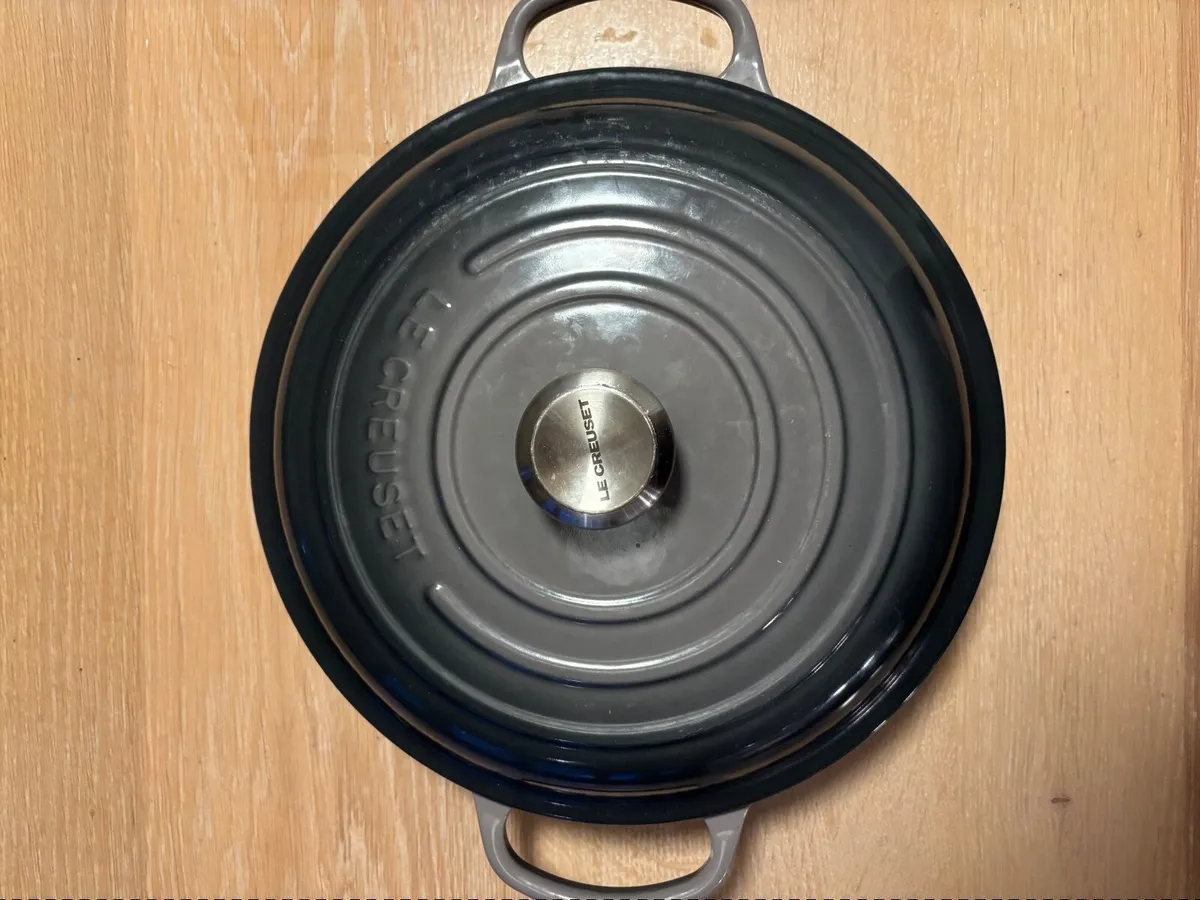 Le Creuset 30cm Cast Iron Shallow Casserole - Image 1