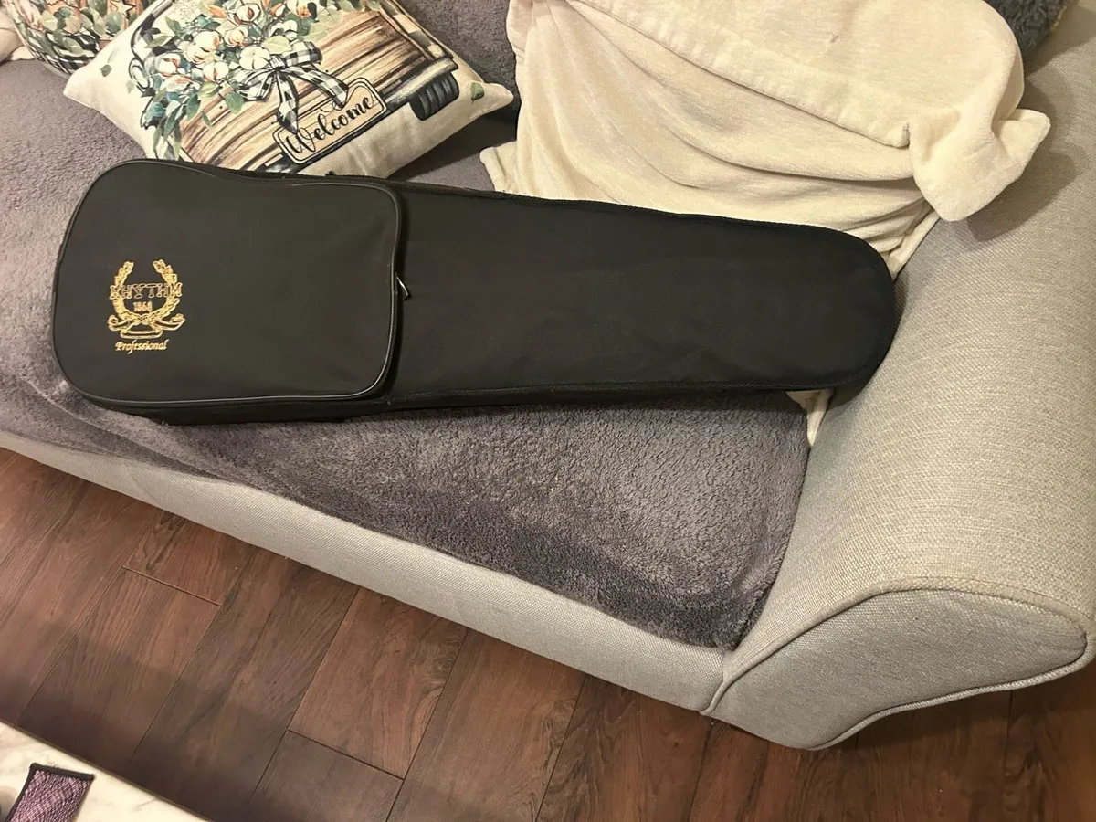 Violin and case - Image 2
