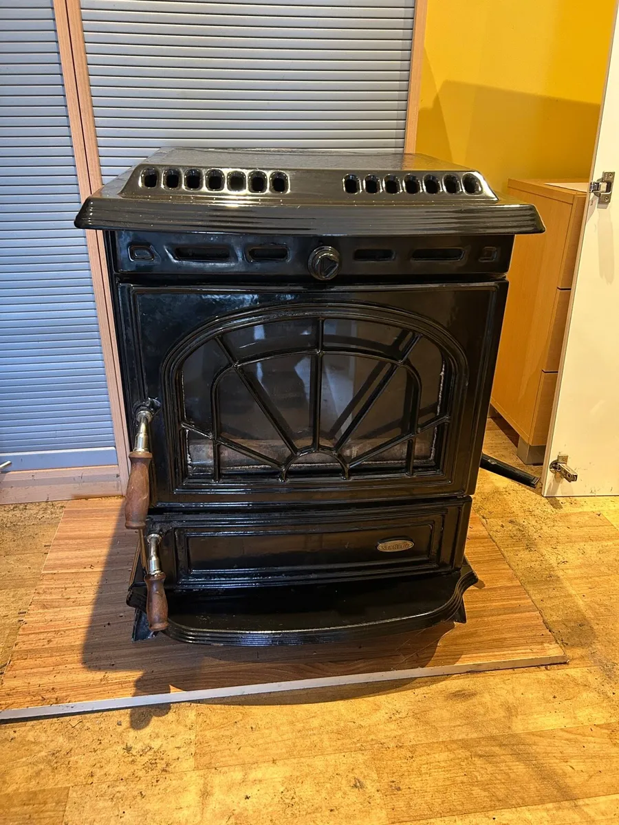 Stanley Erin boiler stove - Image 1