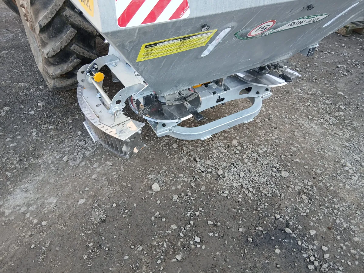 Tolmet fertiliser spreader - Image 1
