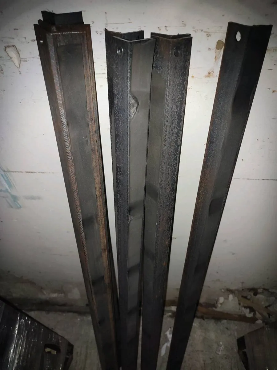 Angle steel profile 1m Length 30mm x 30mm x 2mm - Image 1