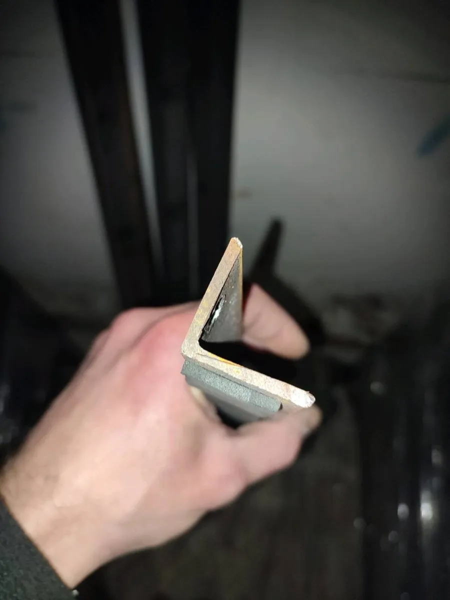 Angle steel profile 1m Length 30mm x 30mm x 2mm - Image 2