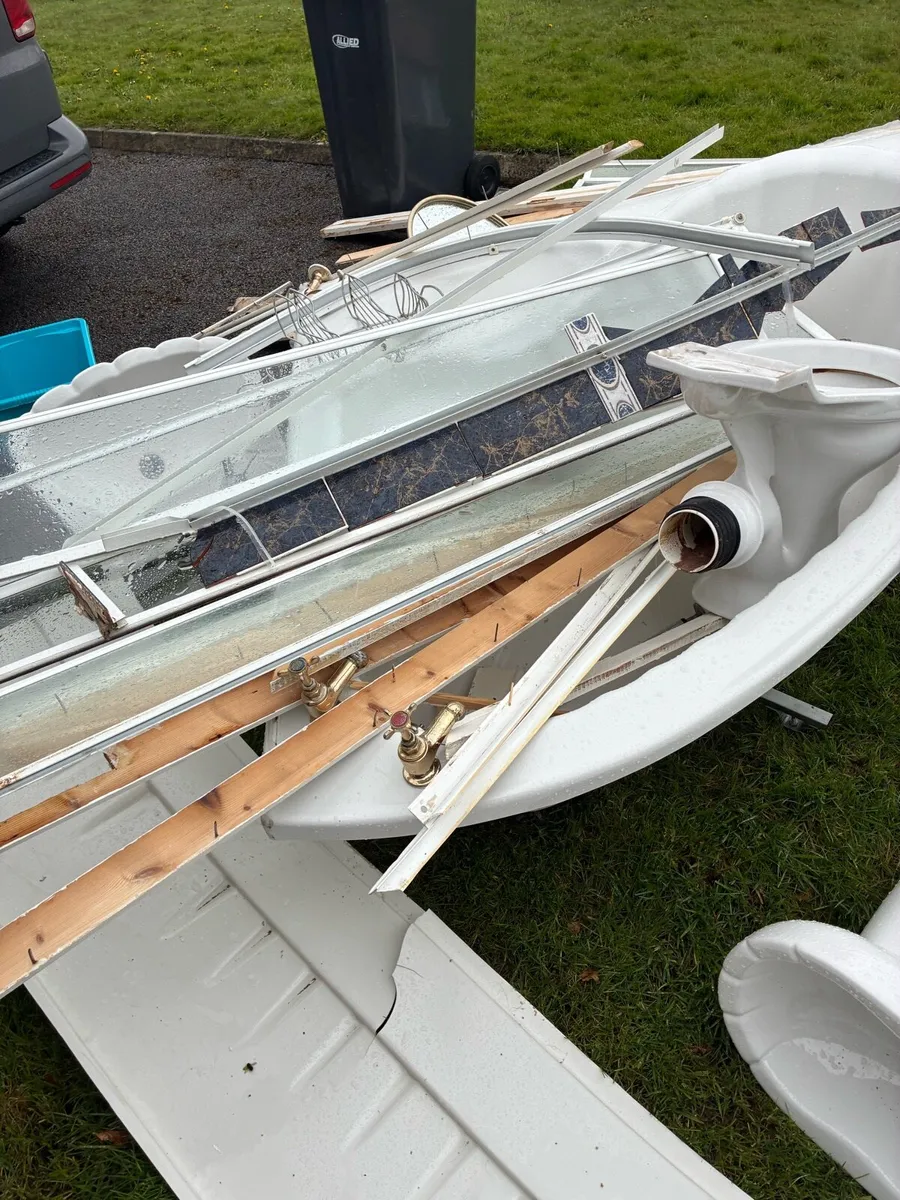 Bathroom various items - Image 4