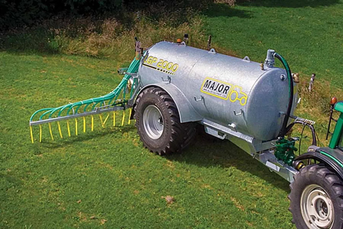 Major 2000 gal tanker with 7.5m dribble bar