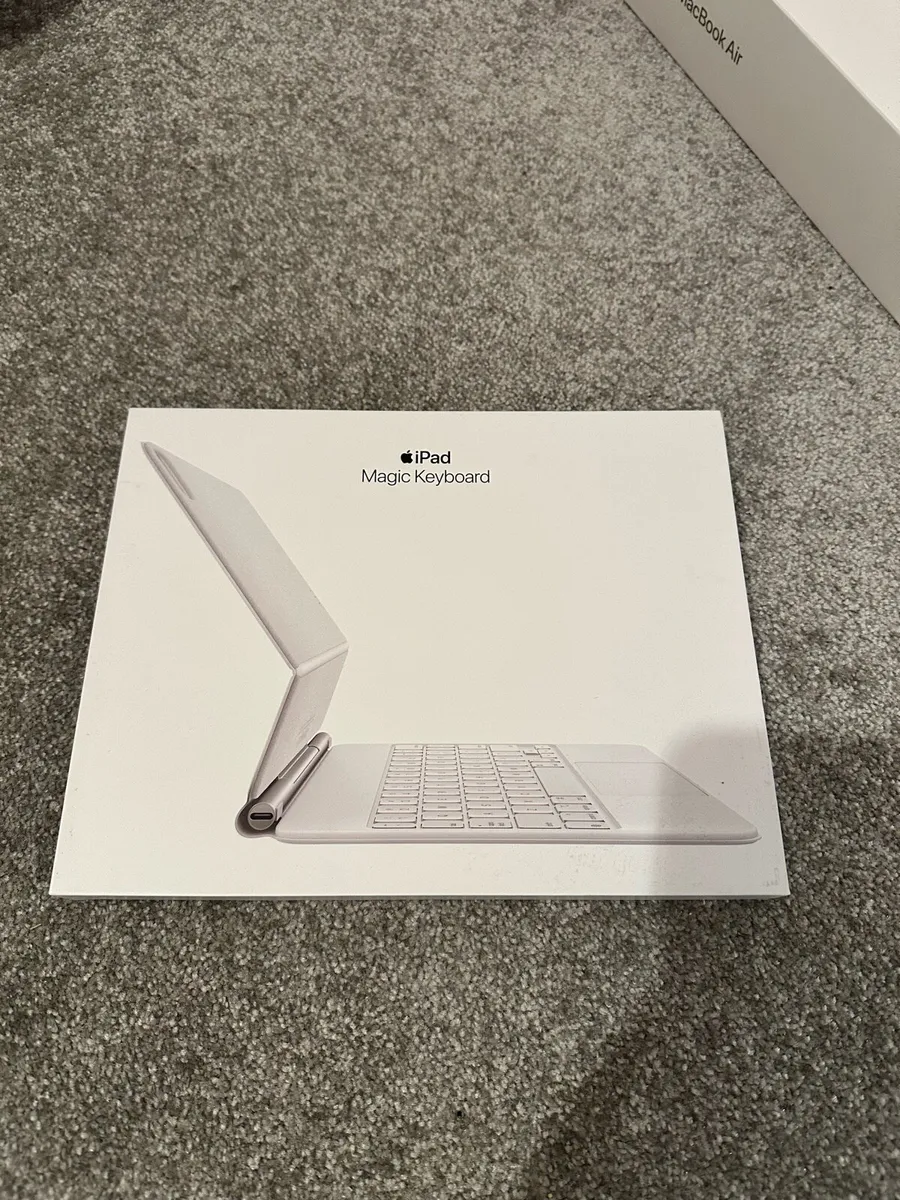 Apple iPad Magic Keyboard / cover - Image 1