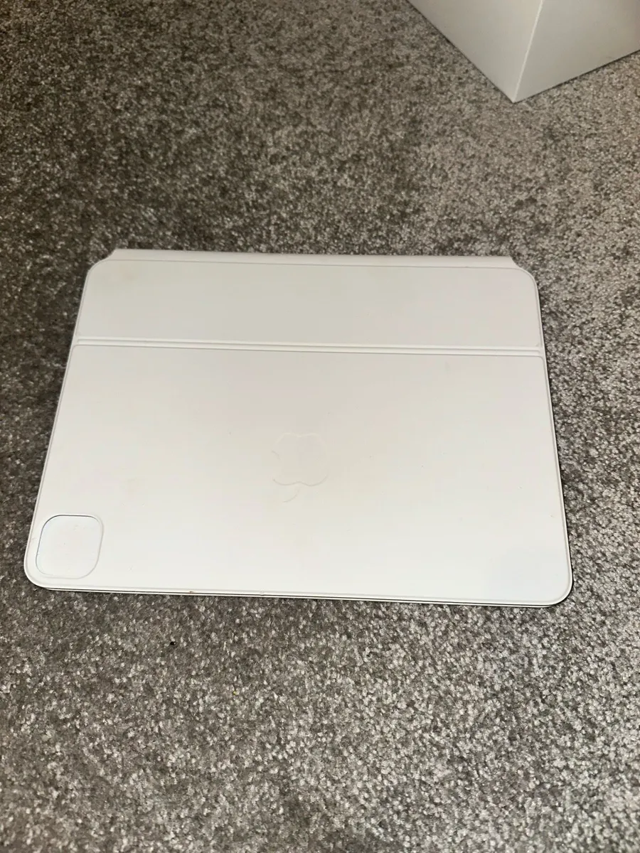 Apple iPad Magic Keyboard / cover - Image 4