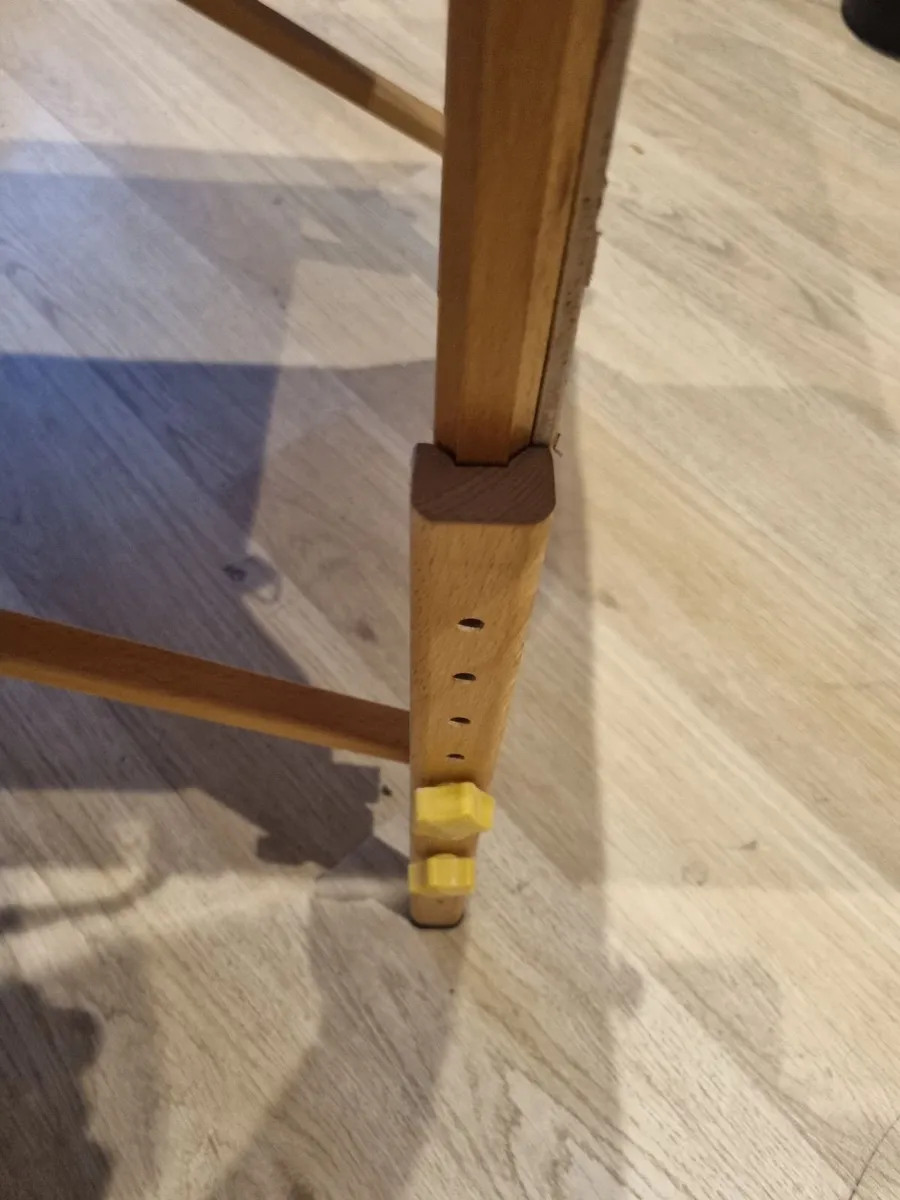 Massage table - Image 1