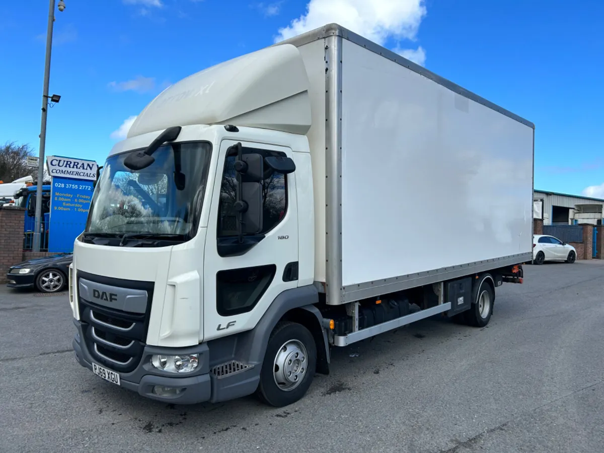 2019 Daf lf 180 7.5 ton box with tail lift - Image 1