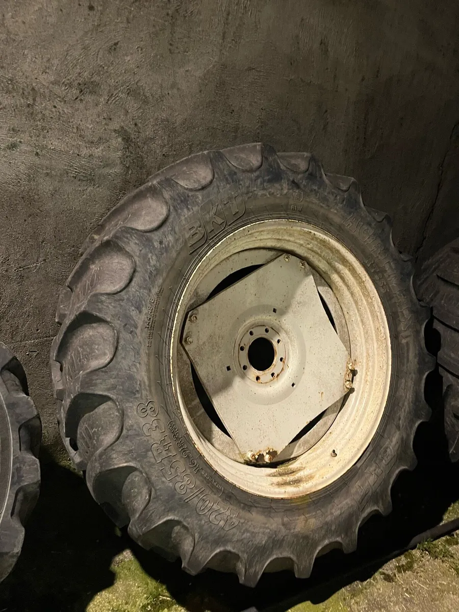 Newholland wheel rims and tyres - Image 1