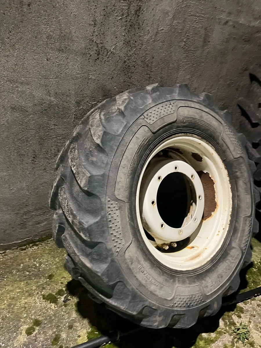 Newholland wheel rims and tyres - Image 4