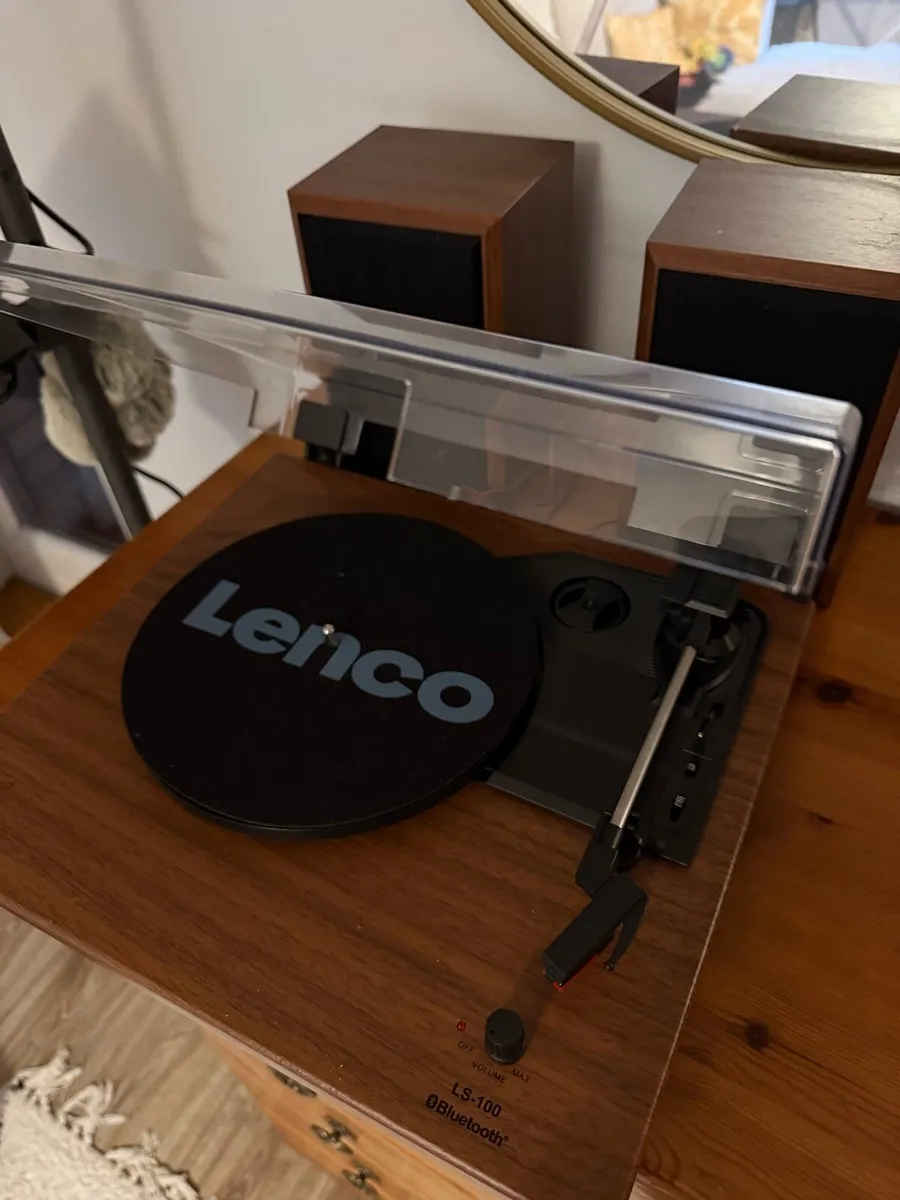Lenco record player with two speakers - Image 1