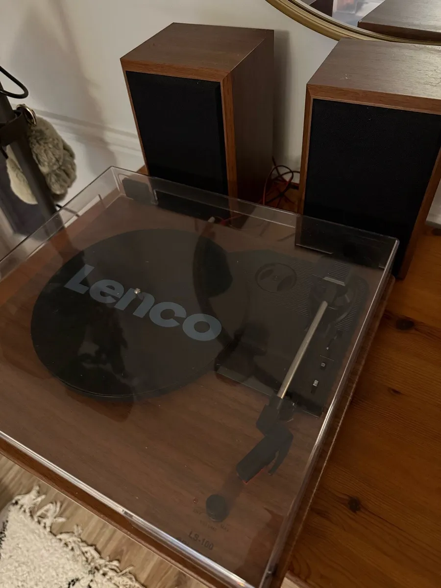 Lenco record player with two speakers - Image 2