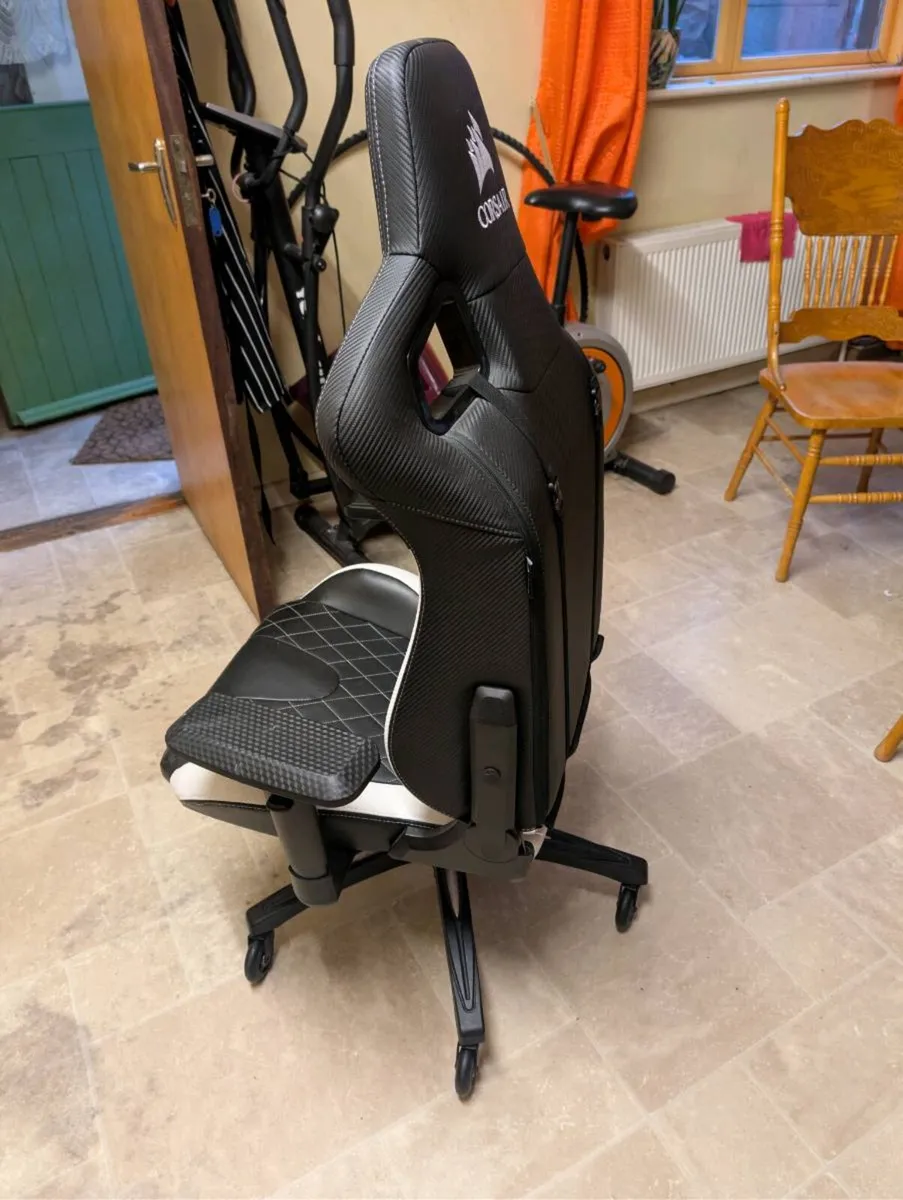 Corsair T1 race gaming chair - Image 2