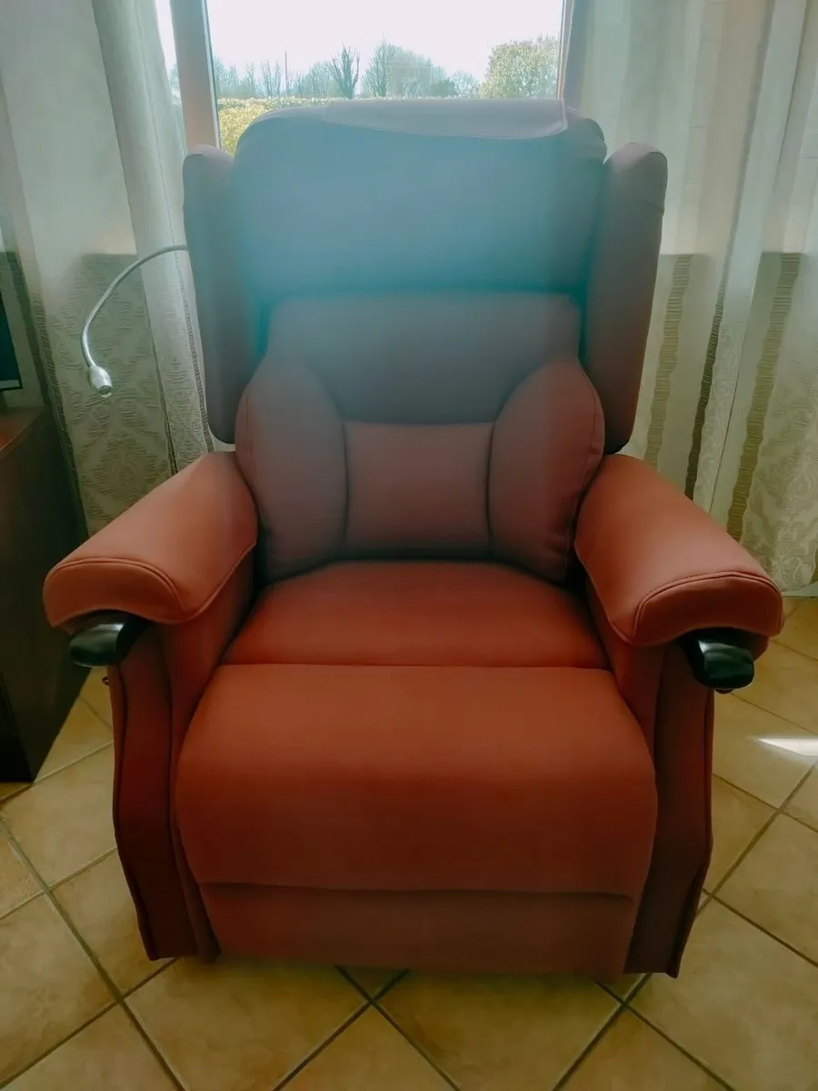 Electric Recliner Chair - Image 1