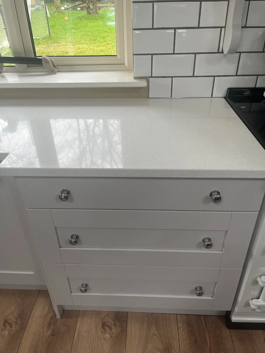 Kitchen cabinets & countertop - Image 3