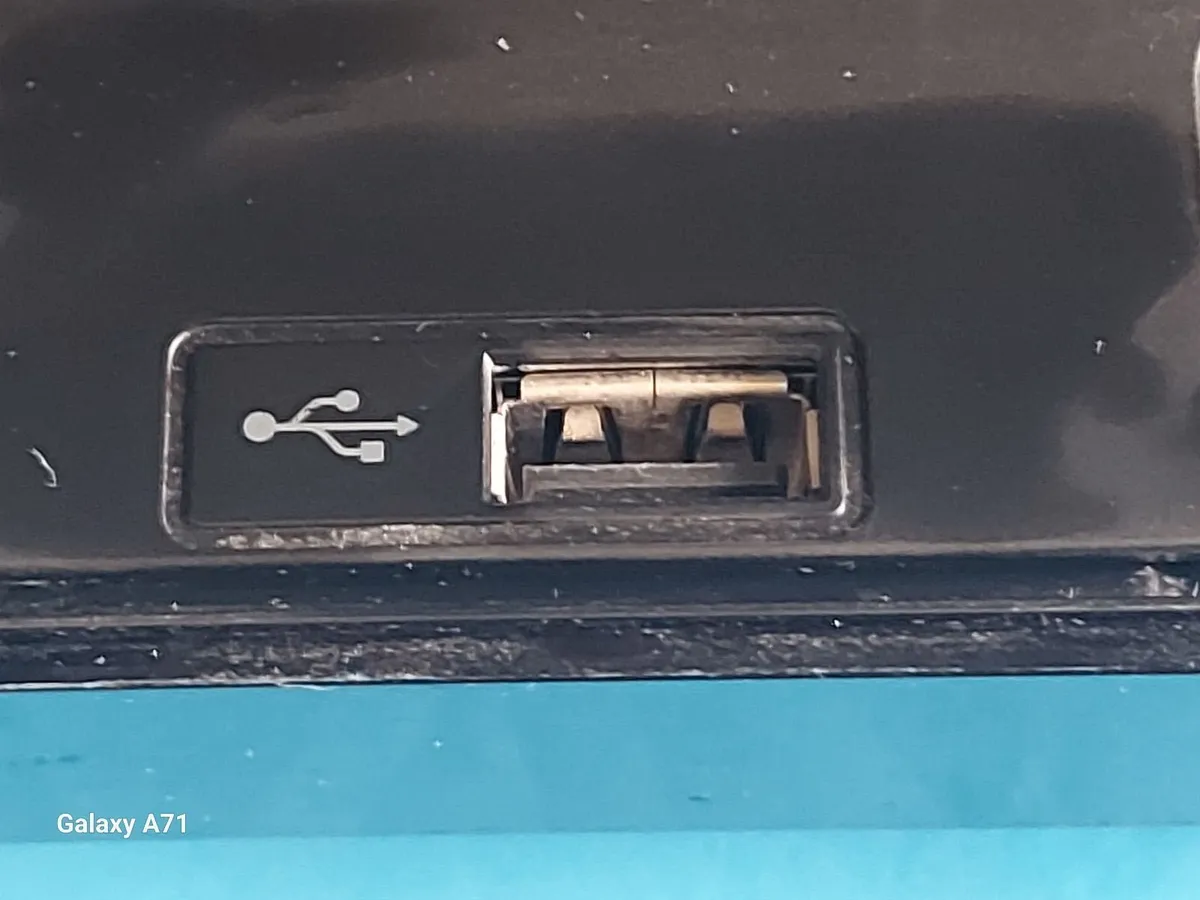 Phillips Micro Stereo System -Radio,CD,Ipod,USB, - Image 4