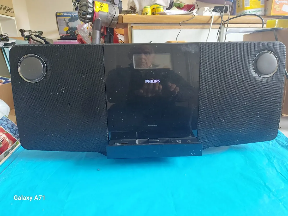 Phillips Micro Stereo System -Radio,CD,Ipod,USB, - Image 1