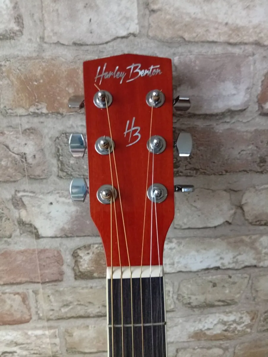 Acustic guitar - Image 2