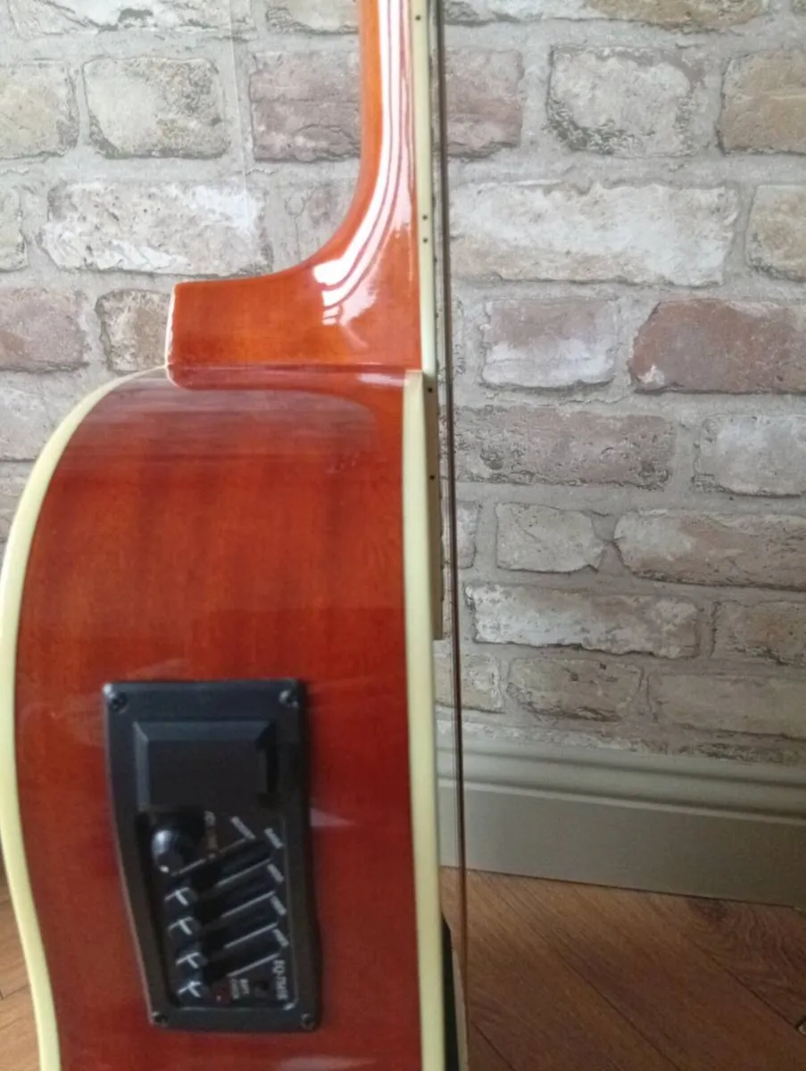 Acustic guitar - Image 3