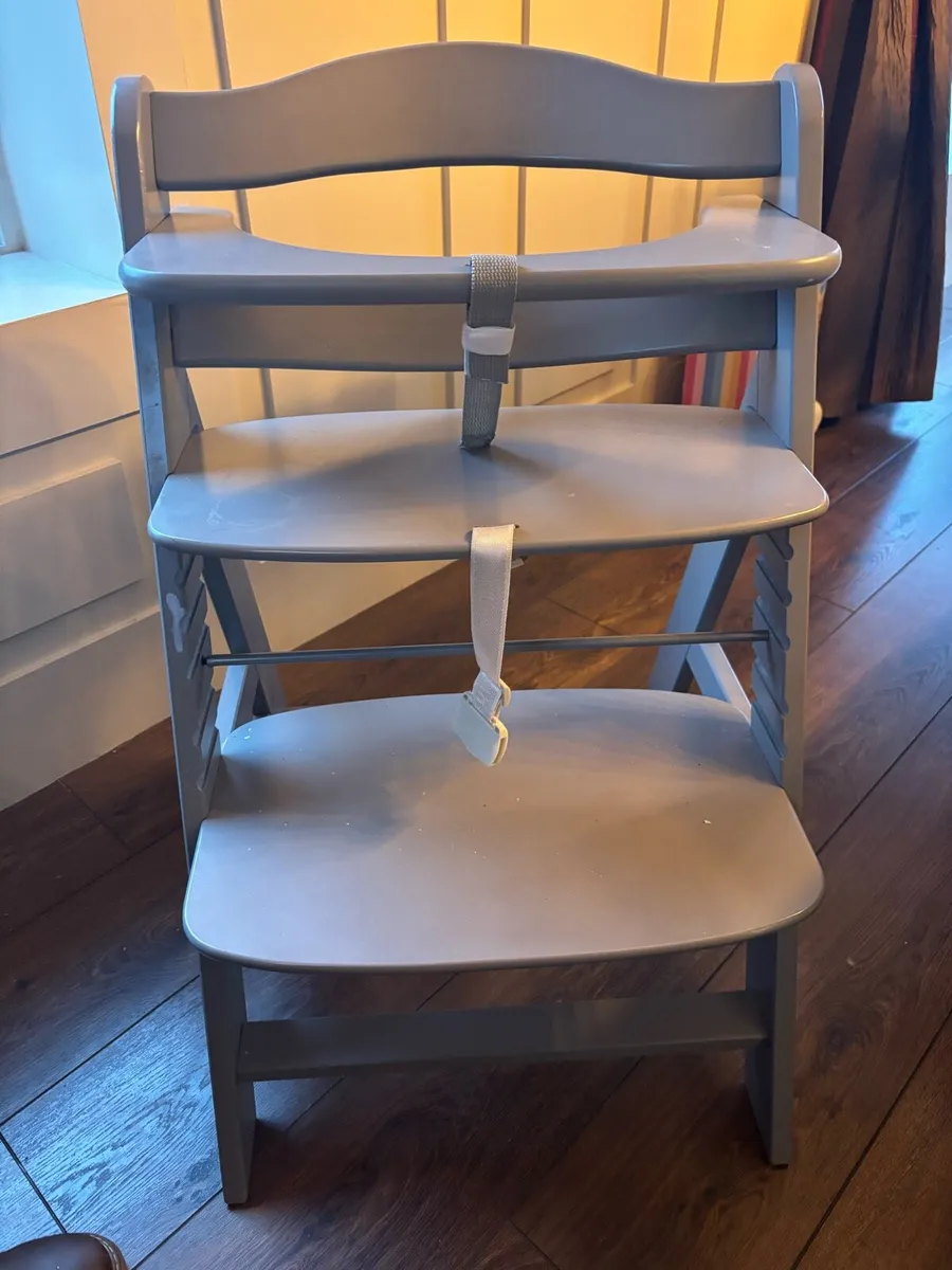 High chair - Image 1