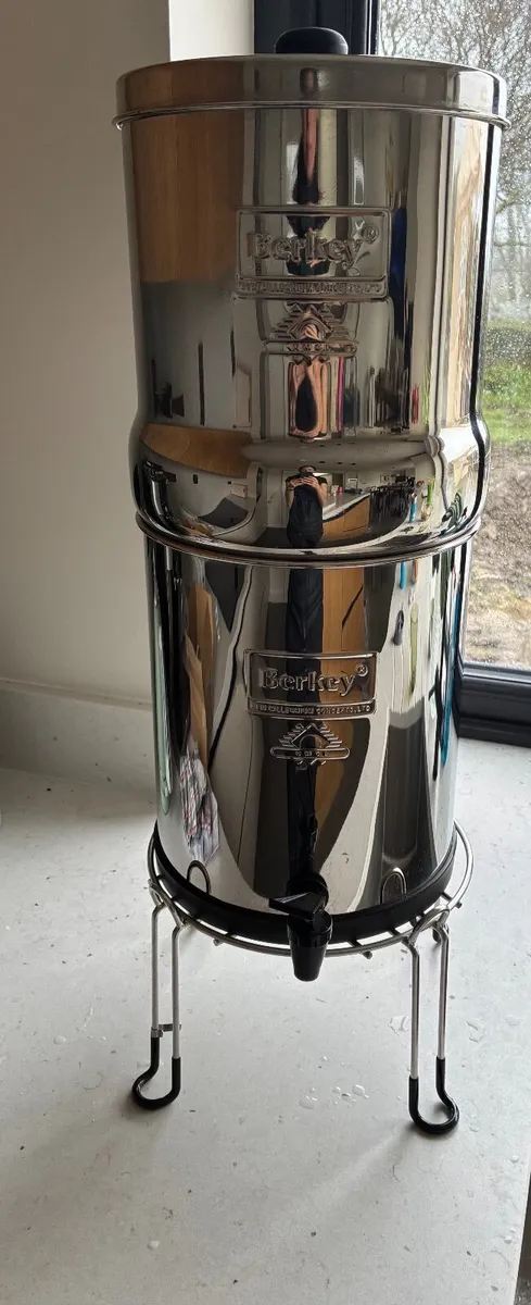 Berkey Water Filter 8.5L w/ stand and filters - Image 2