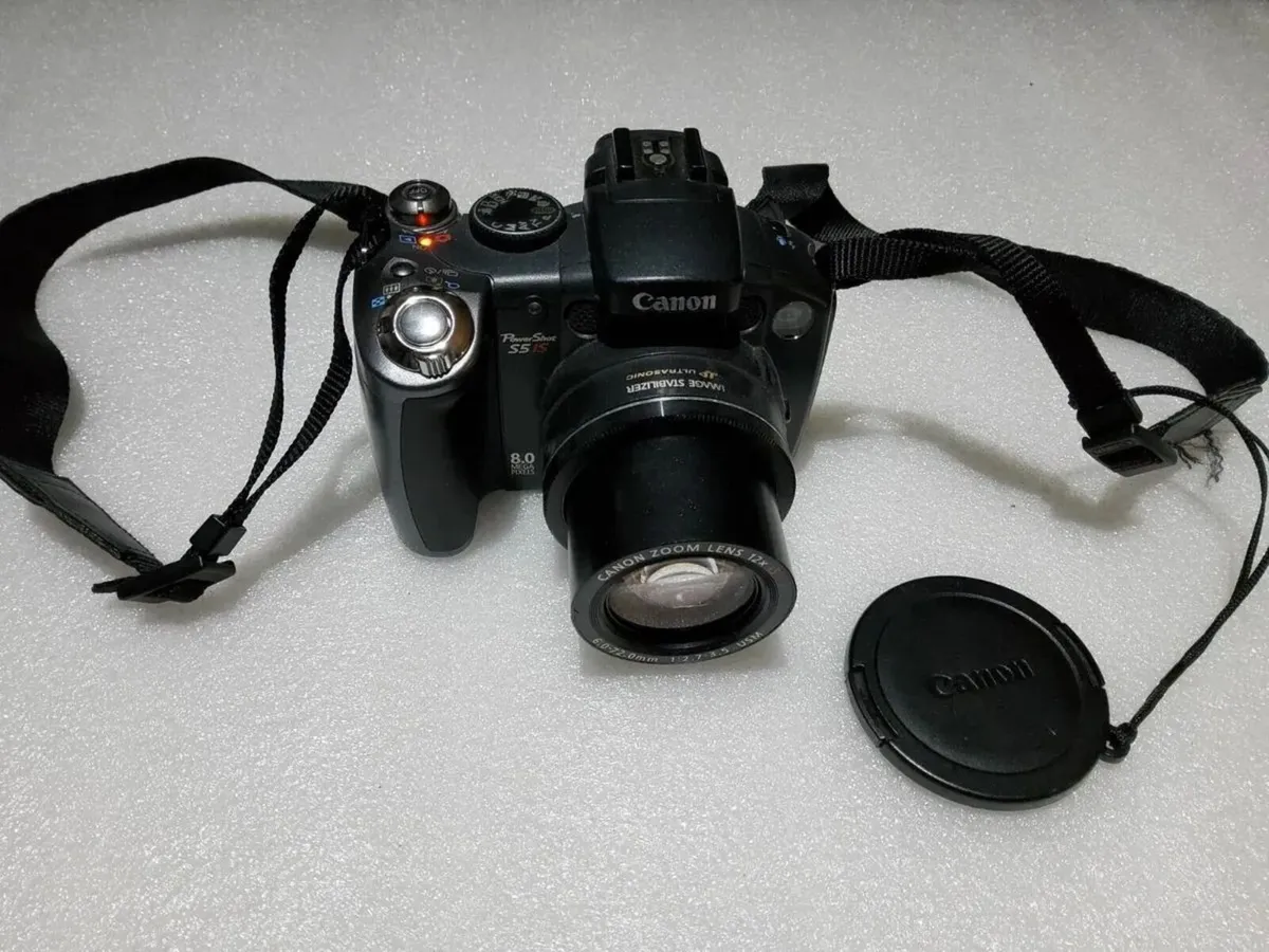 Canon Powershot S5iS Digital Camera, New Condition - Image 1