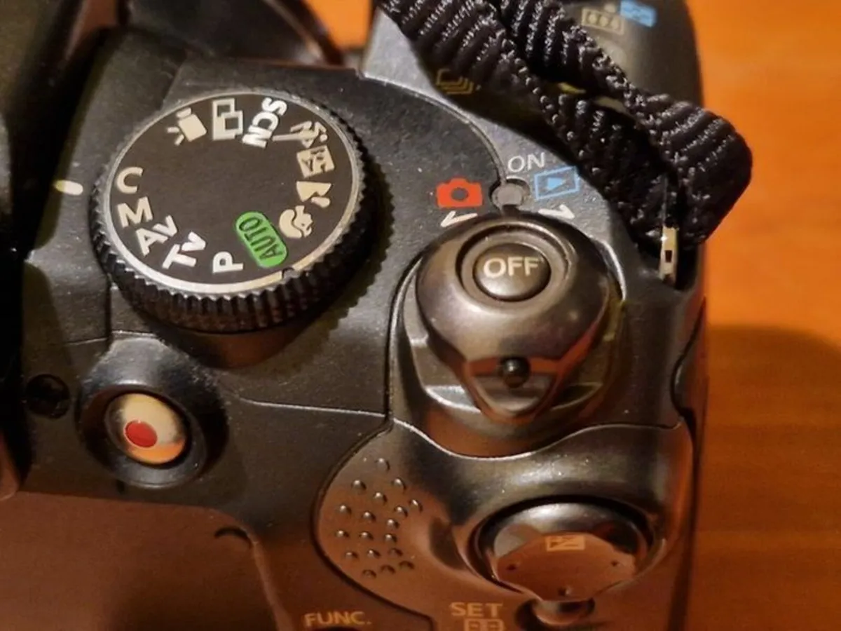 Canon Powershot S5iS Digital Camera, New Condition - Image 4