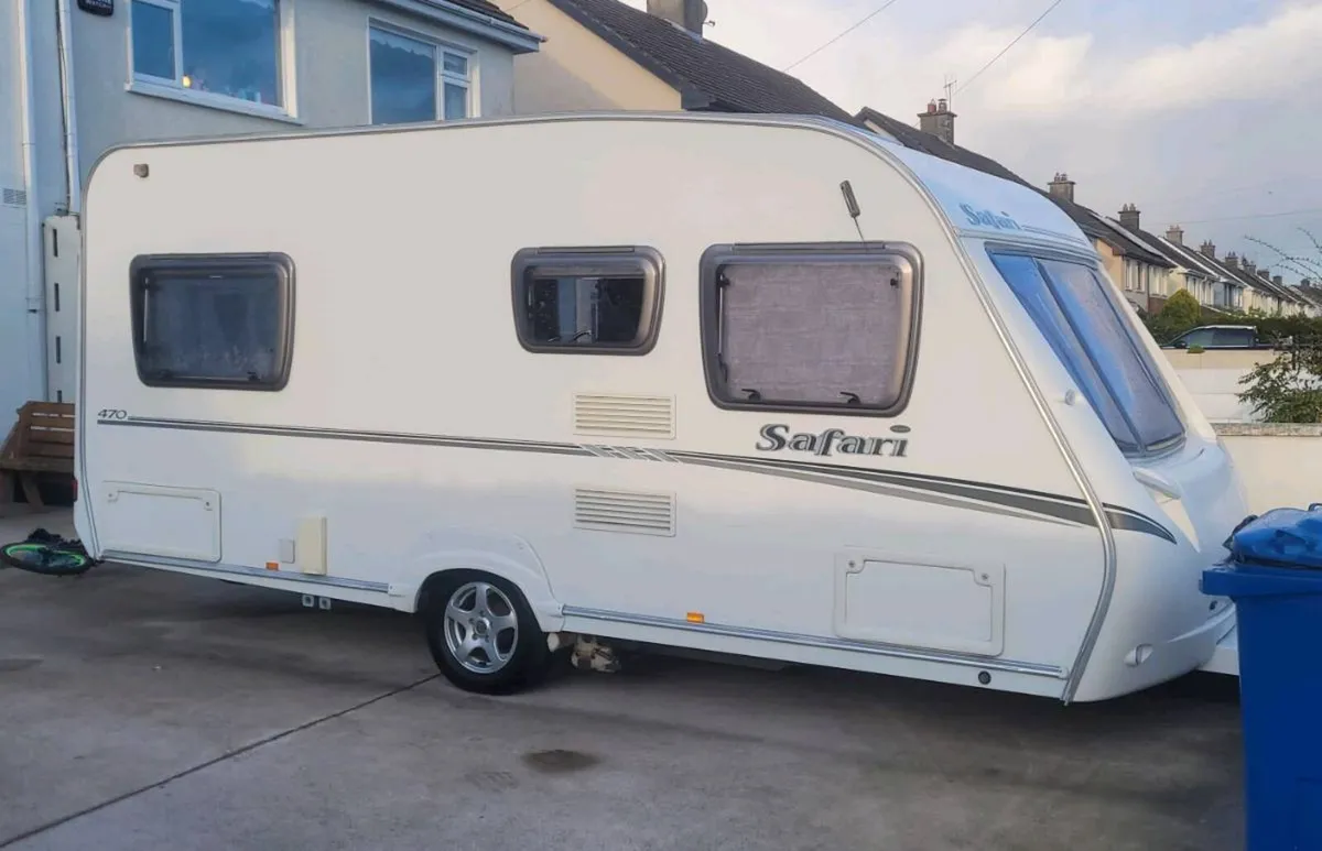 Abbey safari - Image 3